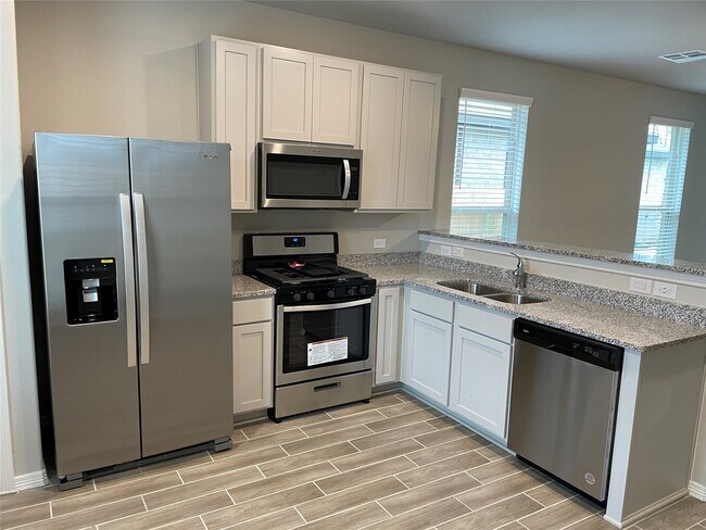 Building Photo - 823 Redinger Ridge Dr