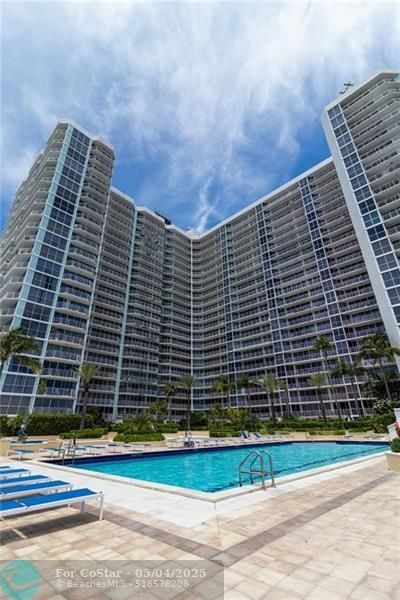 Building Photo - 7601 E Treasure Dr