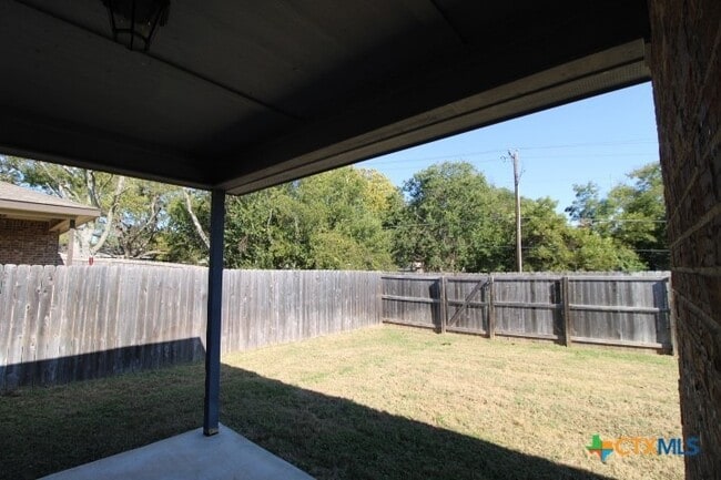 Building Photo - 917 Brookview Dr