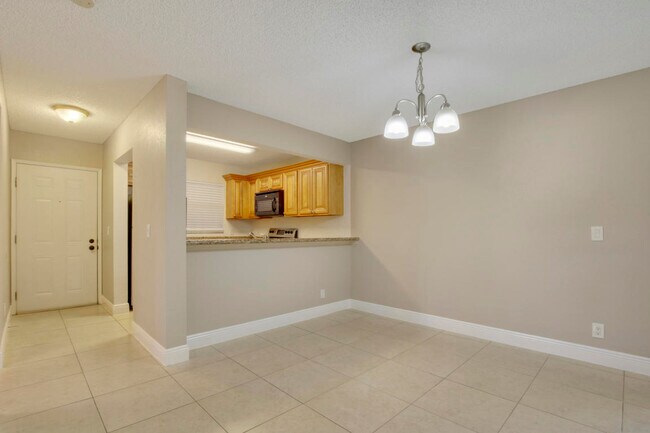 Building Photo - 1524 Lake Crystal Dr