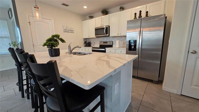 Building Photo - 16221 Admirals Cove Ln