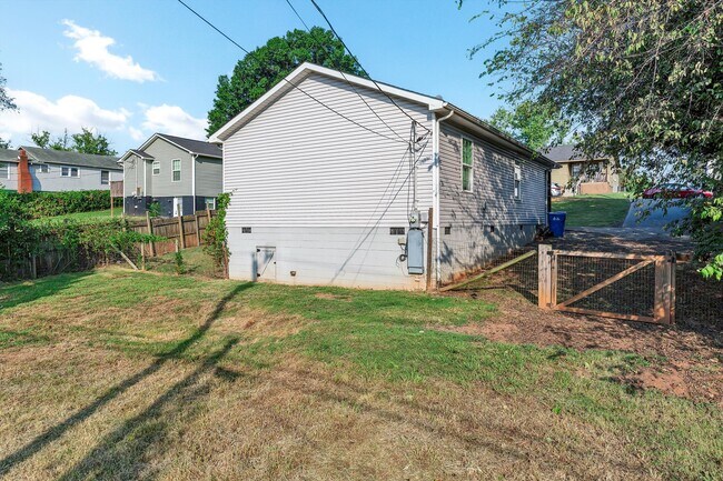 Building Photo - 219 W Watt St