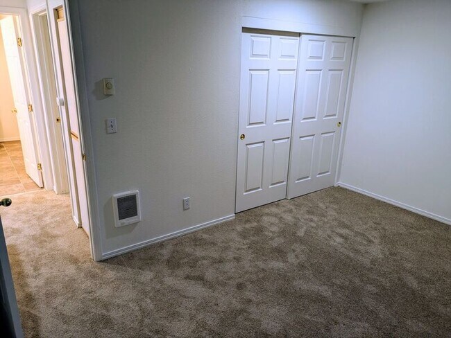 Building Photo - 17979 SW 115th Ave