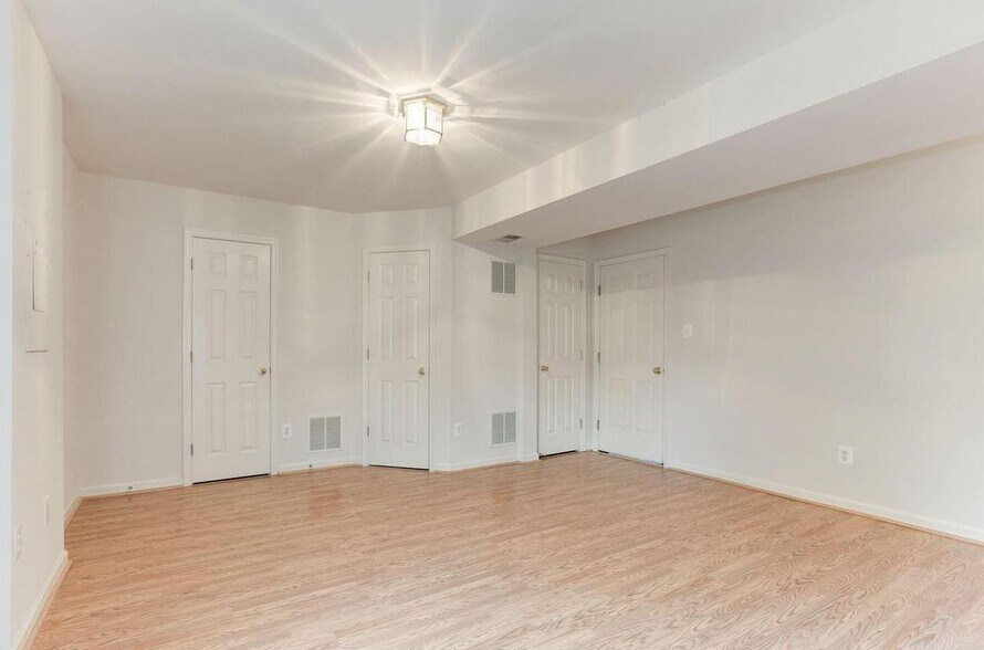 Building Photo - 43784 Brookline Terrace