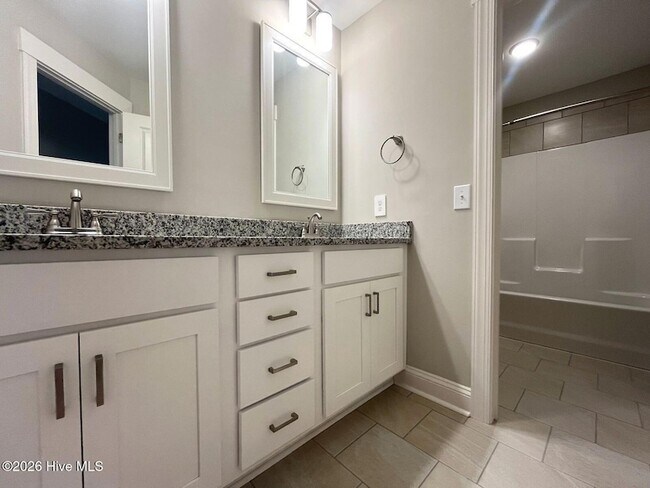 Building Photo - 404 Endicott Ct