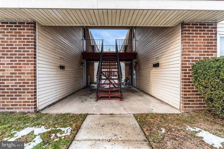 Building Photo - 27 Florence Tollgate Pl