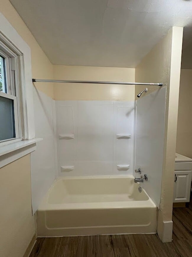 Building Photo - 2 Bedroom 1 Bathroom Home for Rent!