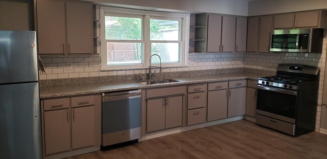 Building Photo - 3424 Schalck Dr