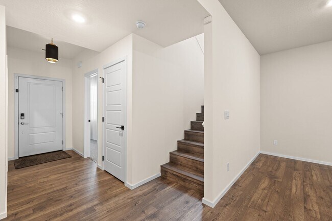 Building Photo - 2022 Built Charming 4-Bedroom Retreat with Scenic Views just 15 minutes west from downtown Spokane