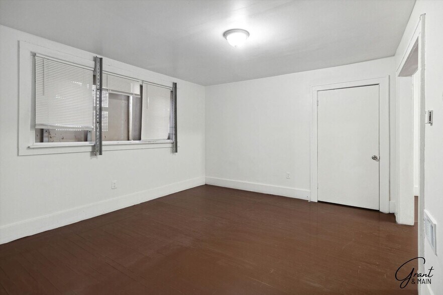 Building Photo - 16901 Log Cabin St