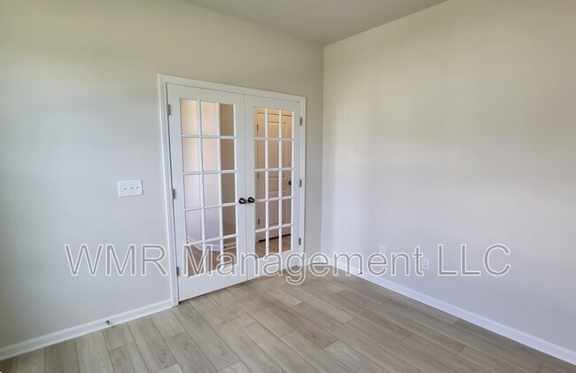 Building Photo - 15612 Country House St