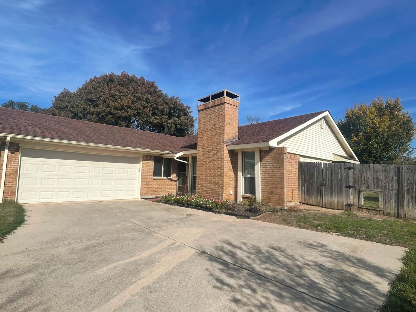 Building Photo - 2201 Sage Ln