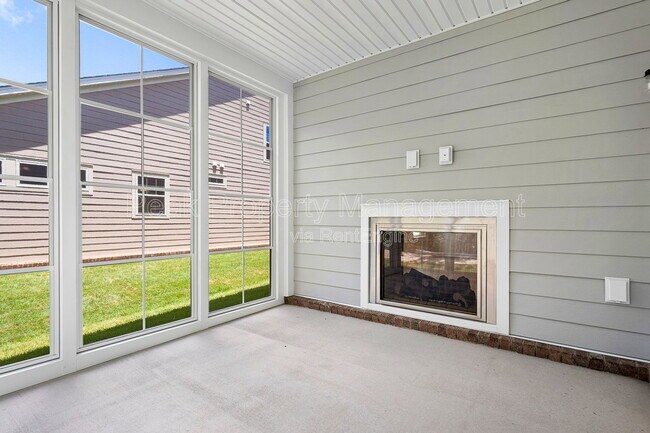 Building Photo - 9735 Kaleidoscope Row