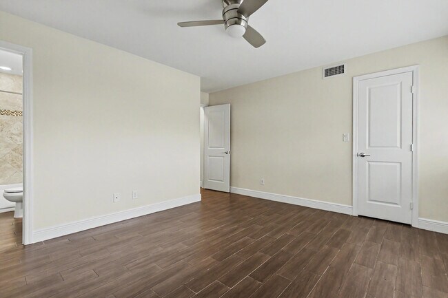 Building Photo - 1250 SW 113th Terrace