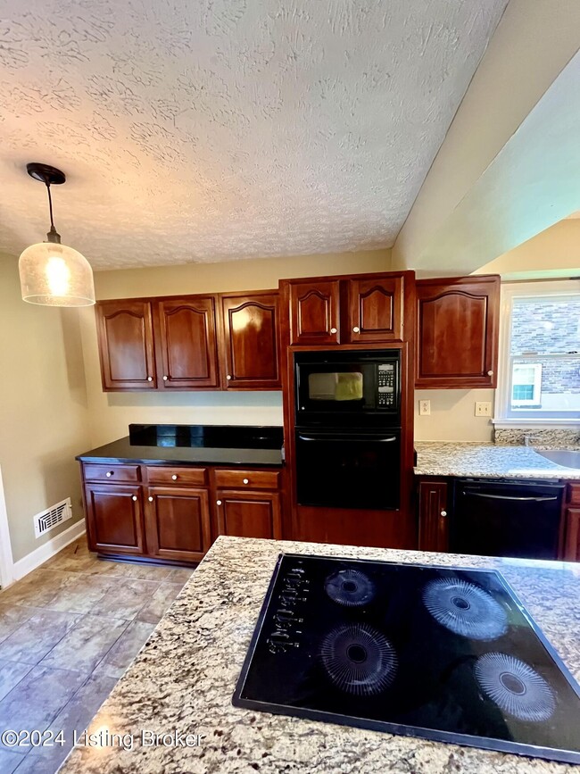 Building Photo - 4612 Deepwood Ct