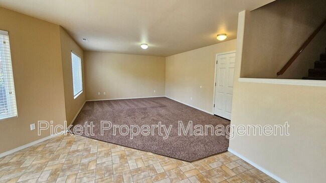 Building Photo - 2369 SW Siskin Cir