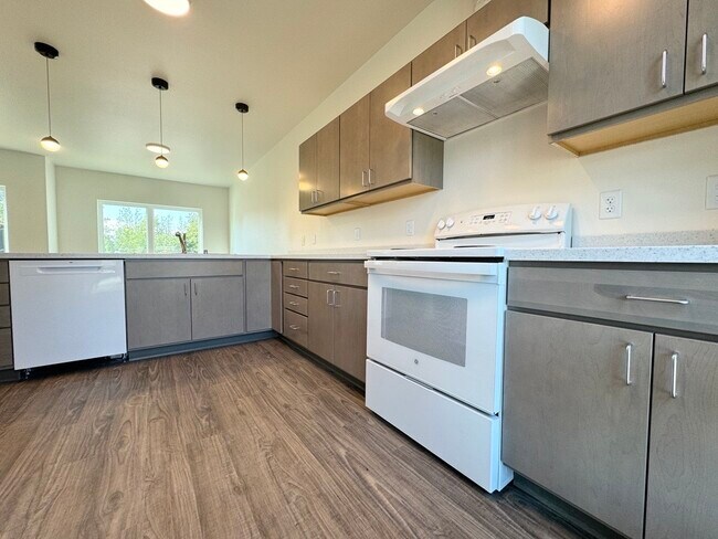 Building Photo - 1285 Chugach Way