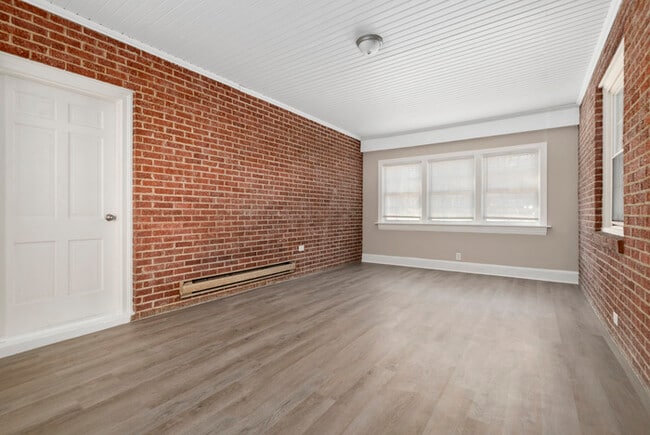 Building Photo - 804 Townsend Ave