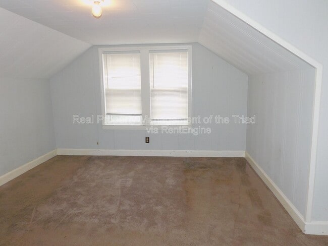 Building Photo - 3713 N Cherry St