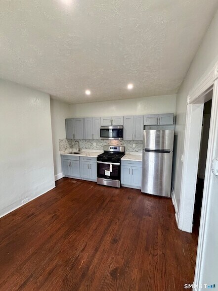 Building Photo - 139 Poplar St