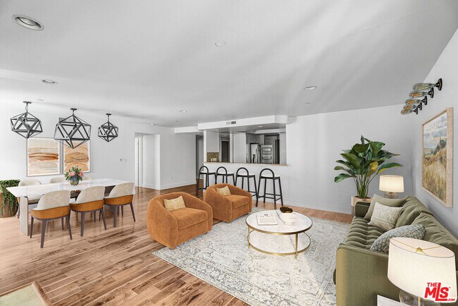 Building Photo - 7249 Franklin Ave