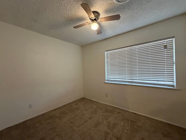 Building Photo - 3 Bedroom 2 Bathroom House on Corner Lot with 2 Car Garage Locate din Irwin Estates
