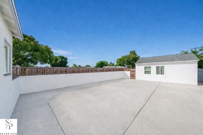 Building Photo - 8603 Donovan St