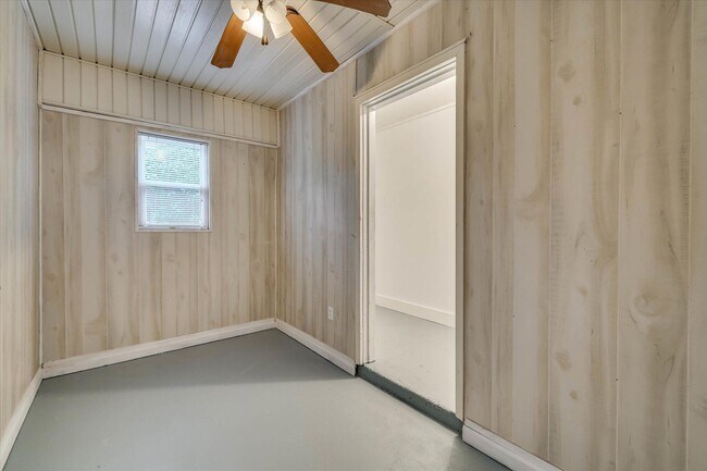 Building Photo - 2307 Hardwick Rd