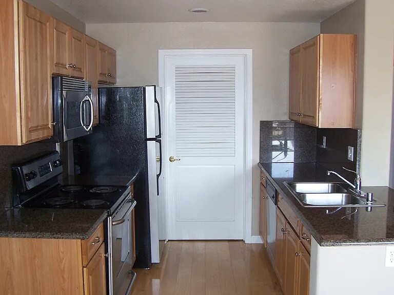 Building Photo - 1360 Shady Ln