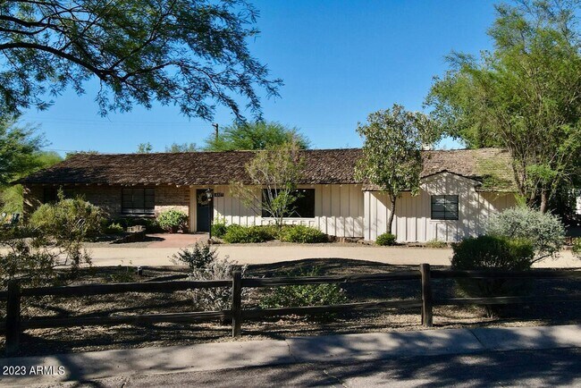 Building Photo - 4327 E Rancho Dr