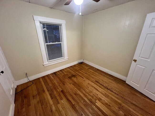 Building Photo - 23-25-25 Dale St