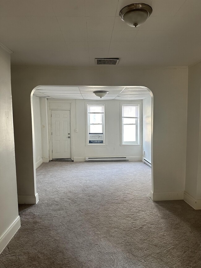 Building Photo - 368 E Philadelphia St