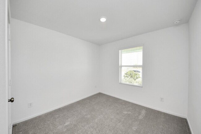 Building Photo - 105 Nicholas Rd