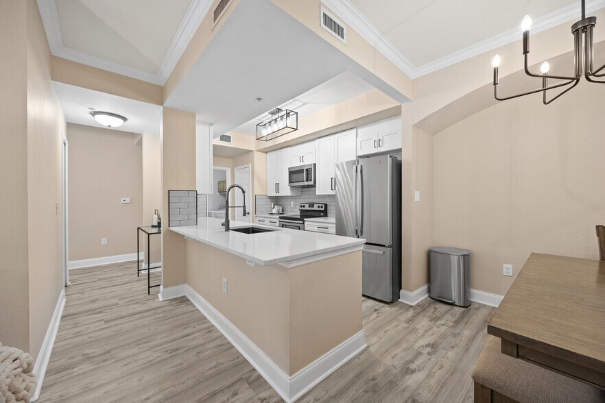 Building Photo - 10075 Gate Pky N