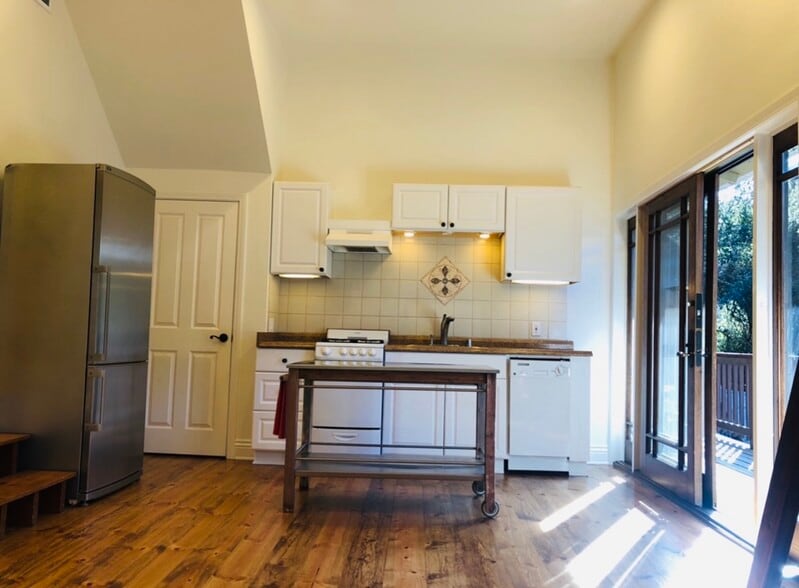 Building Photo - 754 Old Topanga Canyon Rd