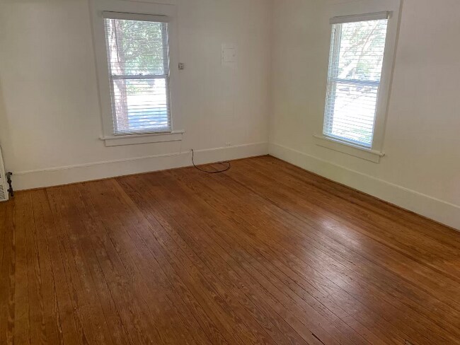 Building Photo - 508 W Cameron Ave