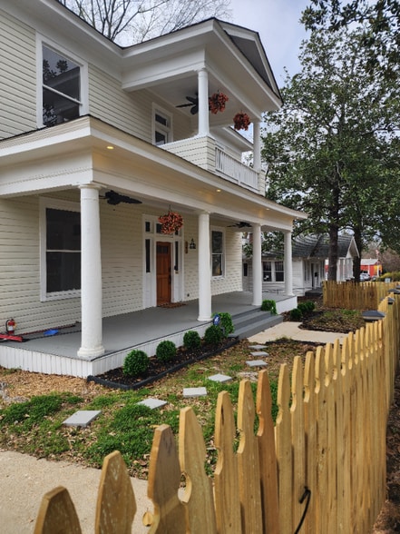 Building Photo - 343 Adelle St