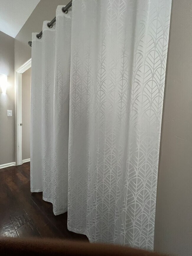 Building Photo - Charming , Single story 3 Bedroom , 2 Bath Home!