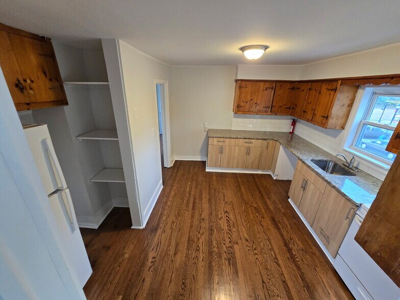 Building Photo - 1165 McBride Ave