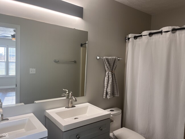 Building Photo - 10937 Snowdrop Way