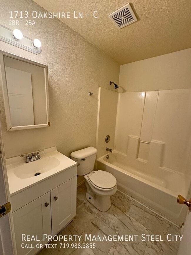 Building Photo - 1713 Oakshire Ln
