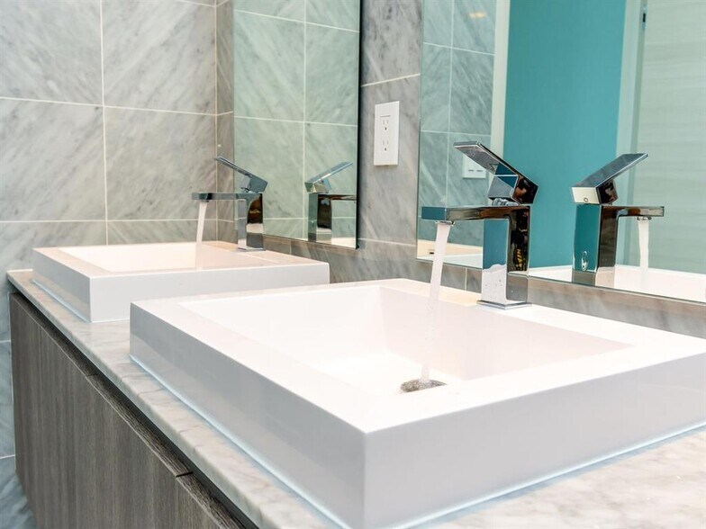 Building Photo - 805 S Miami Ave