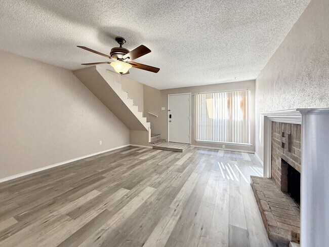 Building Photo - 2625 Santiago Cir