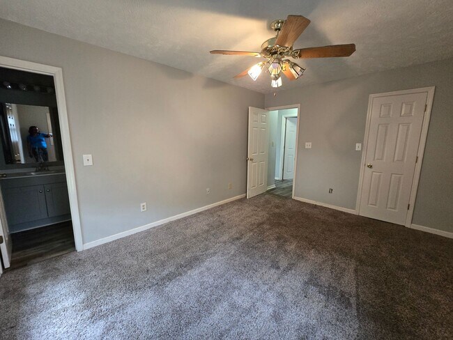 Building Photo - 6520 Applewhite Rd