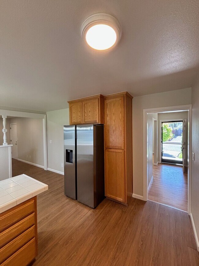 Building Photo - Updated Single level 3 bedroom 2 bathroom Bennett Valley Home with new paint and beautiful refini...