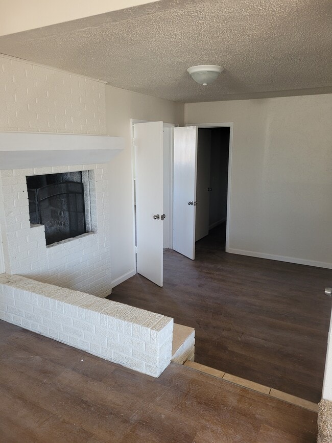 Building Photo - 8204 S Country Club Dr