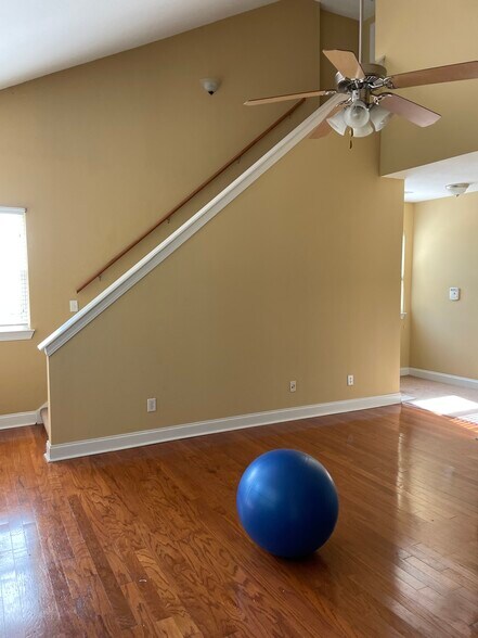 Building Photo - 1704 Pr 3097