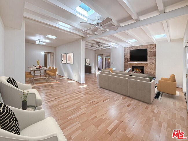 Building Photo - 2123 Sycamore Canyon Rd