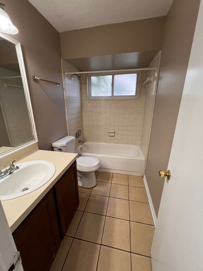 Building Photo - 8439 Everest Dr