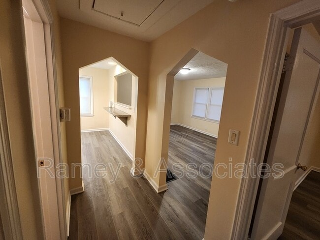Building Photo - 1726 Sonne Ave